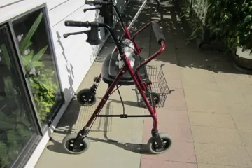 EXTRA WIDE SUNBURST ROLLATOR WITH CANE 2 360x240