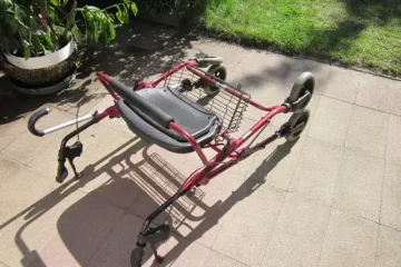 EXTRA WIDE SUNBURST ROLLATOR WITH CANE 4 360x240
